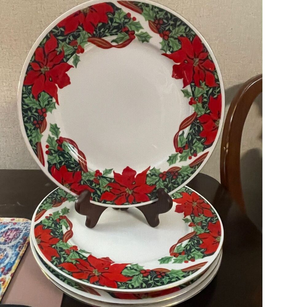 Gibson Housewares Christmas dinner plates